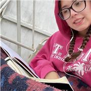 Los niños salen de su rutina y se distraen un poco